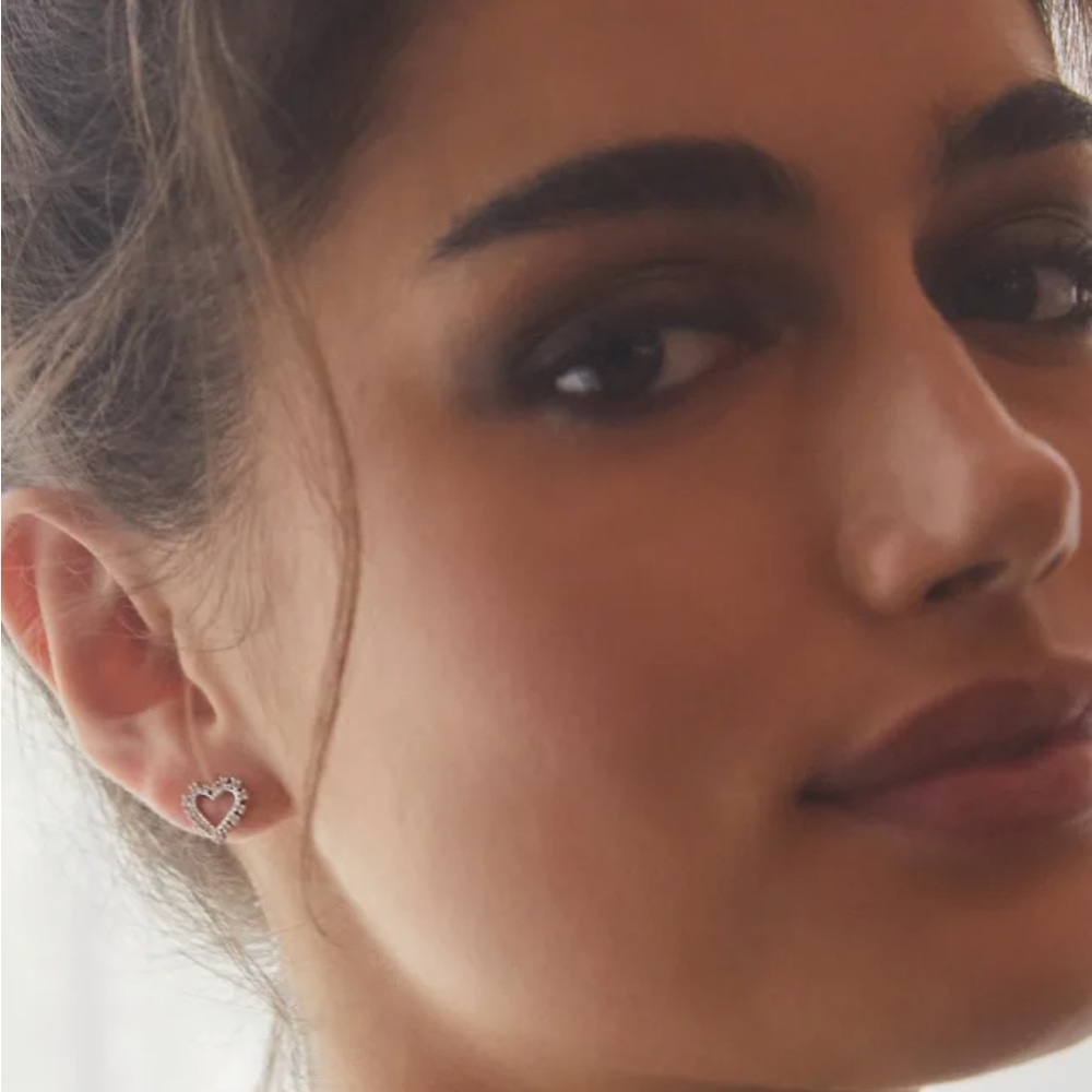 Ari Heart Silver Stud Earrings in White Crystal NWT
